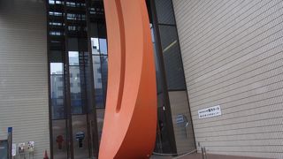 コンパクトで便利なホール。