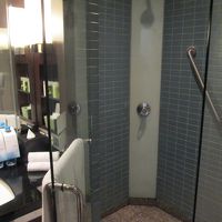 シャワールームは別にある