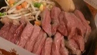 ちょっとレアのステーキがおいしいお店です。（ファーストフード店というのでしょうか）