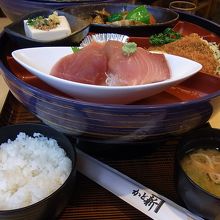 大きな器でドーンと出てきました。