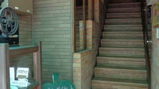 1950年代のBGMが流れる、ゆったりして落ち着いた喫茶店＆レストラン