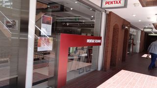 この地域は集中してカメラ屋さんのショールームがあります。