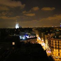 遠くにサグラダファミリアが見えます。