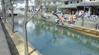 渡し舟から倉敷美観地区を楽しめる