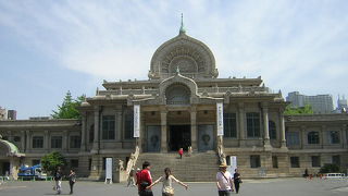 インド仏教寺院風の外観です