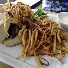 warm prime rib sandwich