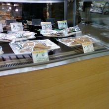 いろんな種類の粕漬けが並んでいます。