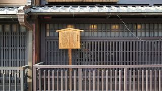 夜の雰囲気がけっこうよくて、遅くまで観光客は多いです