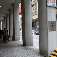 ホテル前のコリドー