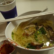 ワンタン焼き豚麺で７５バーツだったかな