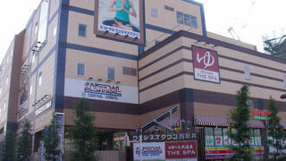 スポーツクラブにある薄い黄色の濃い温泉