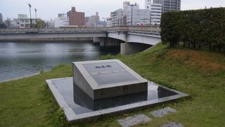 平和記念公園にかかります。