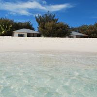 海から見たコテージ