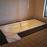 床より低いバスタブ