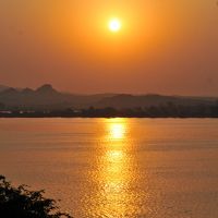 客室の前に広がる朝日