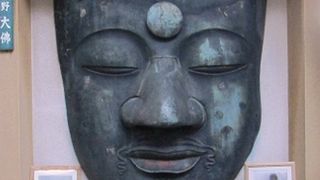 大仏の顔だけが寂しげに・・