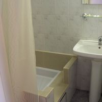 使い勝手が良いような悪いような、ビミョーなシャワーブース