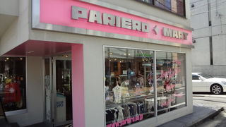 ショッキングピンクが印象的！