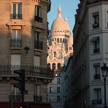 メトロのある大通りから