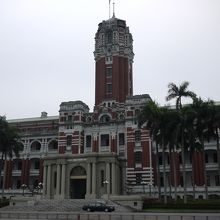 外から見るだけでつい終わってしまう総統府