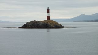 ビーグル水道にすくっと建っています。