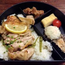 大阪 新三浦 地どり亭 の鶏弁当（塩）