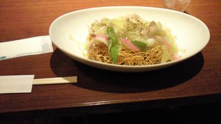 乗り換えの合間にちゃちゃっと昼食