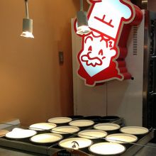 りくろーおじさんの店 (新大阪駅の３階改札レベル) 