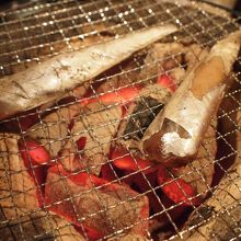 席で七輪で炙ります。