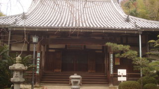 道後温泉近くの寺