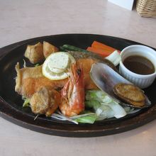 魚介類のバター焼き　スープ、ライス、コーヒー付き　980円