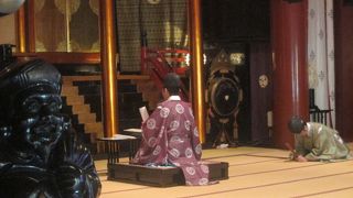 祭殿の中まで入れます