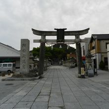 参道入口の石鳥居