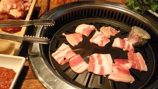 小洒落たサムギョプサル屋