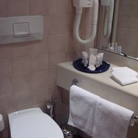 改装はしてあるがドアなどには古さが目につく