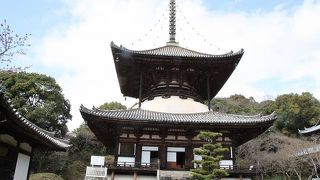 国宝大塔と庭園と池はなかなかです。