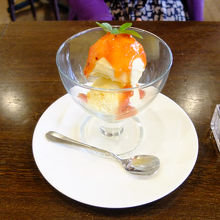 バニラアイスと完熟トマトジャム