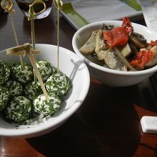 手前はクリームチーズ。これはチョットくどかった