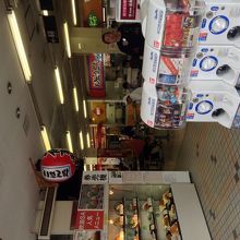 吹田サービスエリアのフードコート
