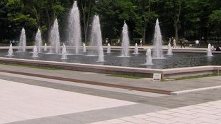 (∩´∀｀)∩ﾜｰｲ　見事な噴水です