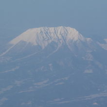 飛行機窓から見下ろす大山