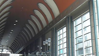 駅近、レストランに図書館に便利なショッピングビル