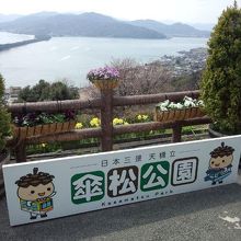 もっと奇麗なガラス張りやウッドデッキの展望台もあります