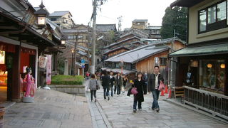 有名な二年坂、三年坂を通って、最後の坂がこの清水坂