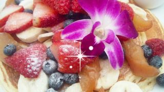 フルーツたっぷりカイラのパンケーキ！