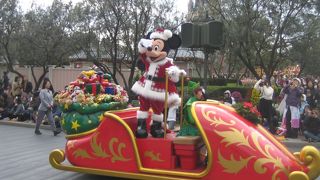 店の横からドナルド出てきた