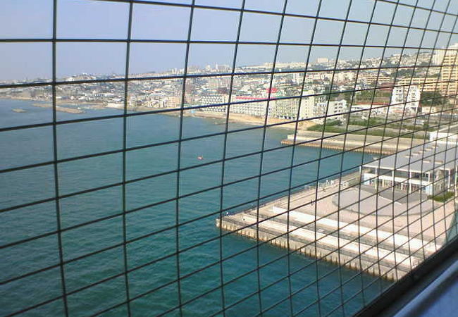 高い橋の上から眺めた明石市方面です。