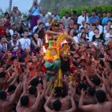 ストーリーあり、客席巻き込む演出ありで楽しめます。