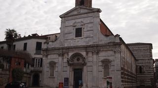 バジリカの歴史のある教会