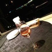 空港が見えるおしゃれなラウンジ